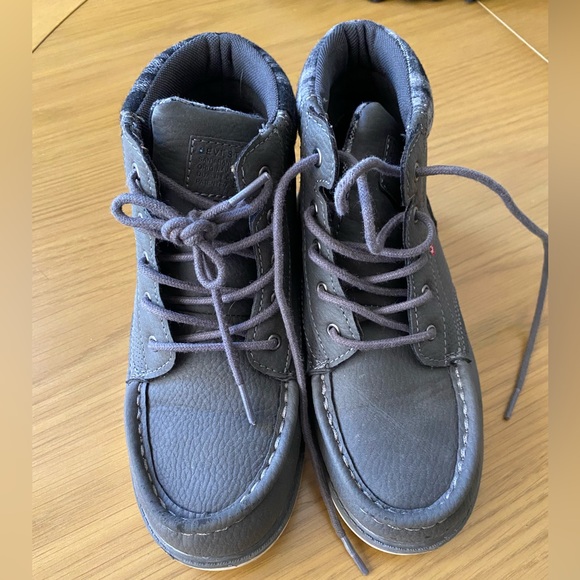 SOLD - Levi’s Kids Gray High-Top Shoes - Picture 3 of 12